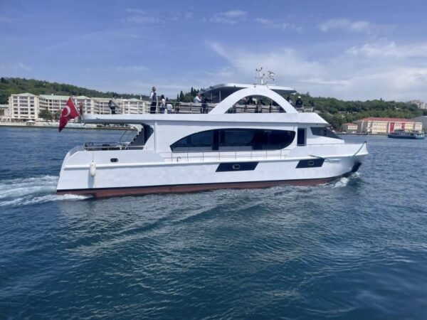 23-metre-45-kisi-Gezi-Teknesi-Istanbul-1 İstanbul Boğazında 45 Kişi Kiralık Gezi Teknesi