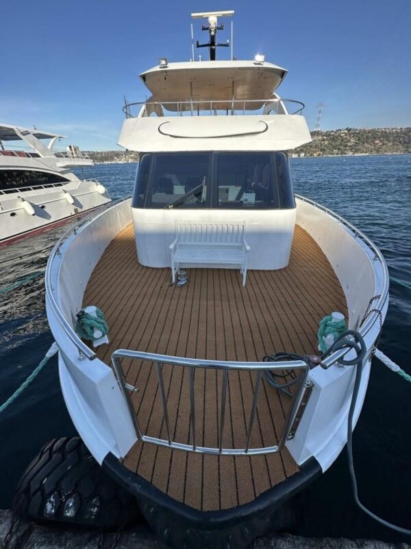 23-metre-40-kisi-Gezi-Teknesi-Istanbul-2 İstanbul Boğazında 45 Kişi Kiralık Gezi Teknesi