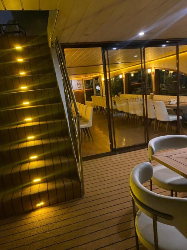 23-metre-40-kisi-Gezi-Teknesi-Istanbul-6 İstanbul Boğazında 45 Kişi Kiralık Gezi Teknesi