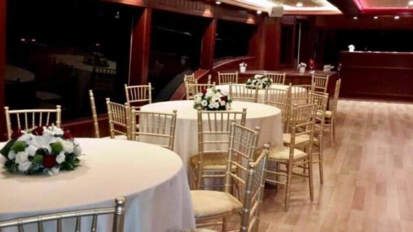 İstanbul Boğazında 50 Kişi Kiralık Lüks Gezi Teknesi
