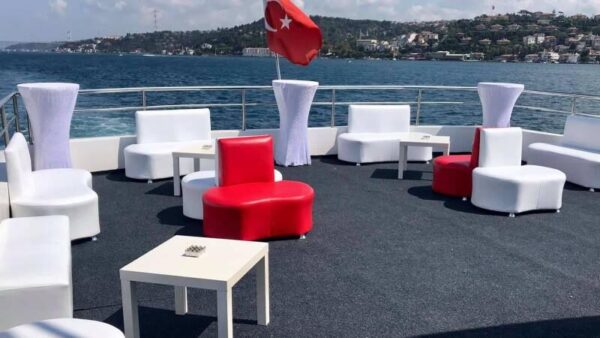 İstanbul Boğazında 50 Kişi Kiralık Lüks Gezi Teknesi