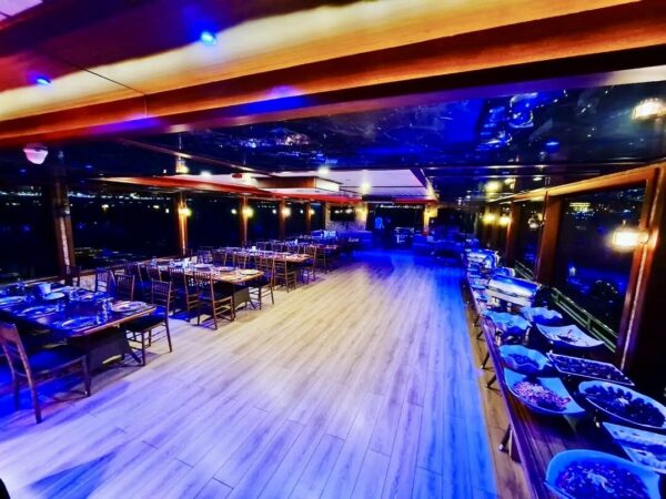 23-metre-80-kisi-kiralik-gezi-teknesi-Istanbul-16 İstanbul Boğazında 80 Kişi Kiralık Gezi Teknesi