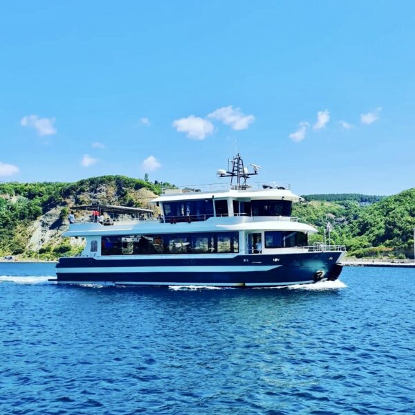 23-metre-80-kisi-kiralik-gezi-teknesi-Istanbul-2 İstanbul Boğazında 80 Kişi Kiralık Gezi Teknesi