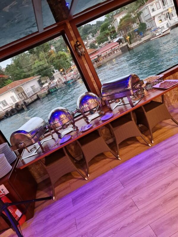23-metre-80-kisi-kiralik-gezi-teknesi-Istanbul-27 İstanbul Boğazında 80 Kişi Kiralık Gezi Teknesi