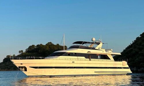 İstanbul Boğazında 30 Kişi Kiralık Motoryat