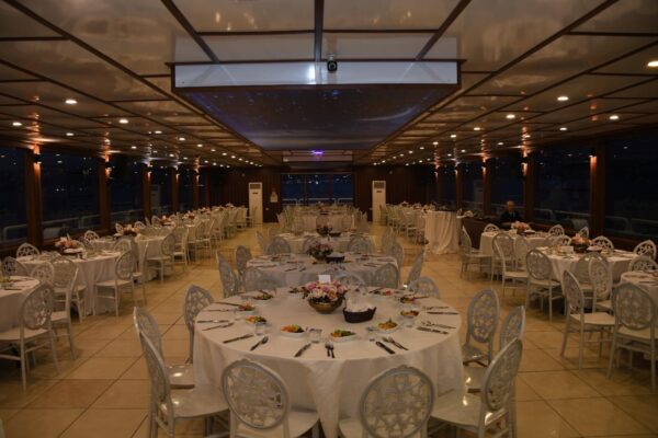 36 metre 200 kişi kiralık davet gemisi-5 İstanbul Boğazında 200 Kişi Kiralık Davet Gemisi