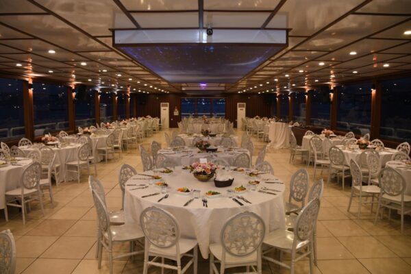 36 metre 200 kişi kiralık davet gemisi-8 İstanbul Boğazında 200 Kişi Kiralık Davet Gemisi