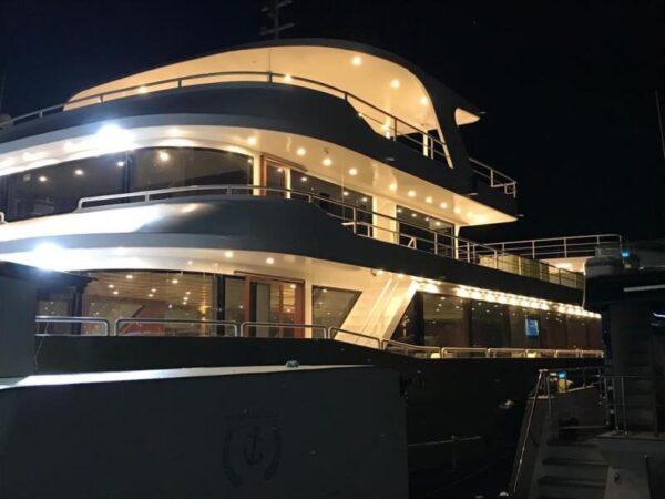 İstanbul Boğazında 200 Kişi Kiralık Davet Gemisi