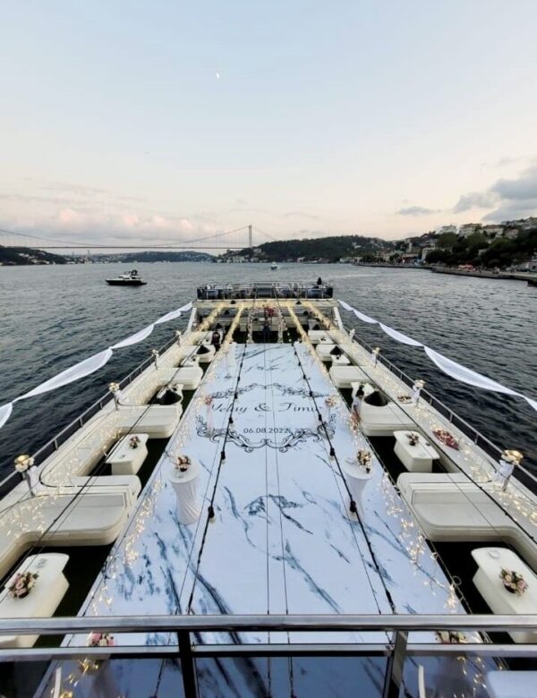 46-metre-400-kisi-kiralik-davet-gemisi-Istanbul-10 İstanbul Boğazında 400 Kişi Kiralık Lüks Davet Gemisi