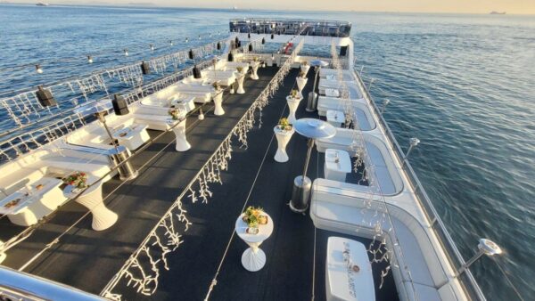 46-metre-400-kisi-kiralik-davet-gemisi-Istanbul-11 İstanbul Boğazında 400 Kişi Kiralık Lüks Davet Gemisi