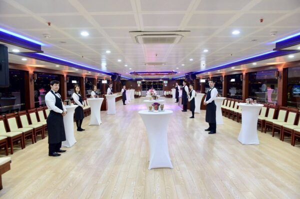 46-metre-400-kisi-kiralik-davet-gemisi-Istanbul-21 İstanbul Boğazında 400 Kişi Kiralık Lüks Davet Gemisi