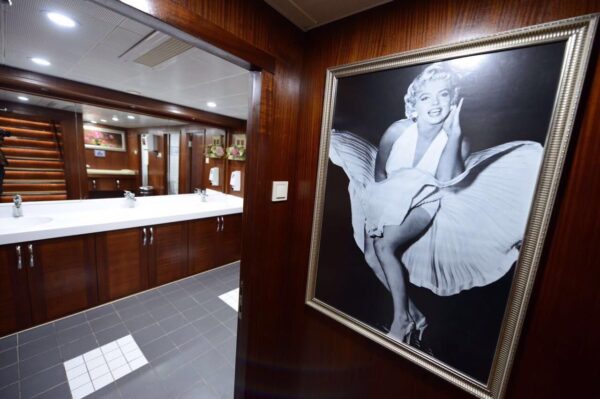 46-metre-400-kisi-kiralik-davet-gemisi-Istanbul-23 İstanbul Boğazında 400 Kişi Kiralık Lüks Davet Gemisi