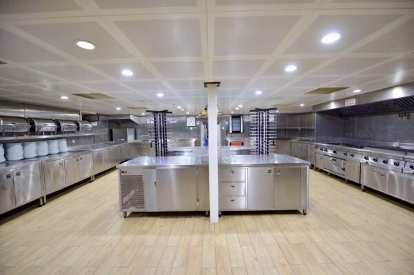 46-metre-400-kisi-kiralik-davet-gemisi-Istanbul-25 İstanbul Boğazında 400 Kişi Kiralık Lüks Davet Gemisi