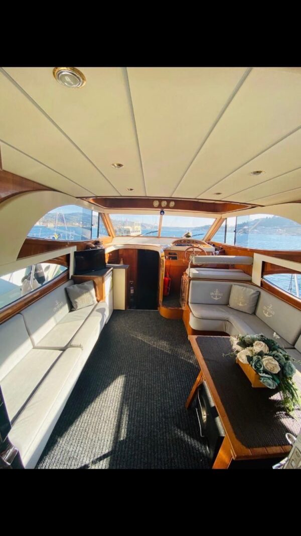 İstanbul Boğazında 10 Kişilik Kiralık Motoryat