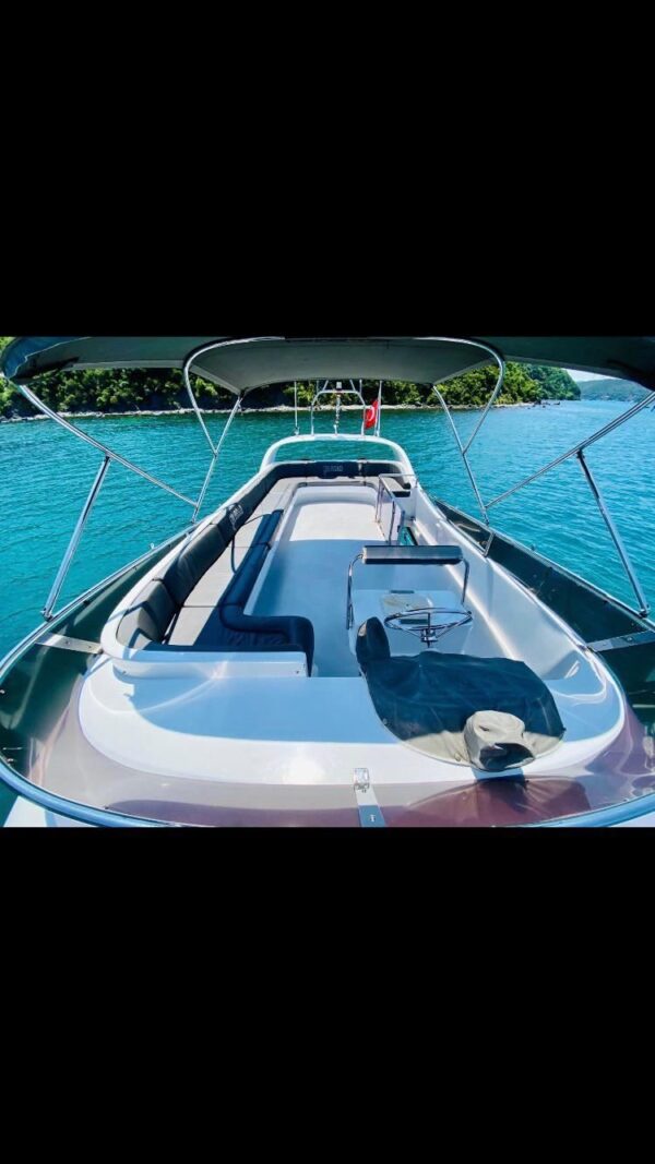 İstanbul Boğazında 10 Kişilik Kiralık Motoryat