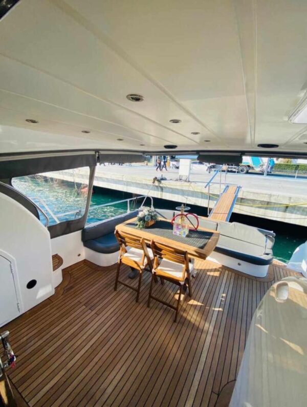 İstanbul Boğazında 10 Kişilik Kiralık Motoryat