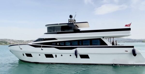 24-metre-50-kisi-Gezi-Teknesi-Istanbul-1 İstanbul Boğazında 50 Kişi Kiralık Gezi Teknesi