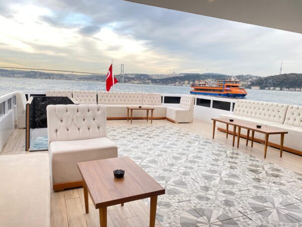 24-metre-50-kisi-Gezi-Teknesi-Istanbul-11 İstanbul Boğazında 50 Kişi Kiralık Gezi Teknesi