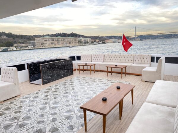 24-metre-50-kisi-Gezi-Teknesi-Istanbul-17 İstanbul Boğazında 50 Kişi Kiralık Gezi Teknesi