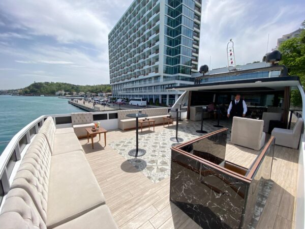 24-metre-50-kisi-Gezi-Teknesi-Istanbul-6 İstanbul Boğazında 50 Kişi Kiralık Gezi Teknesi