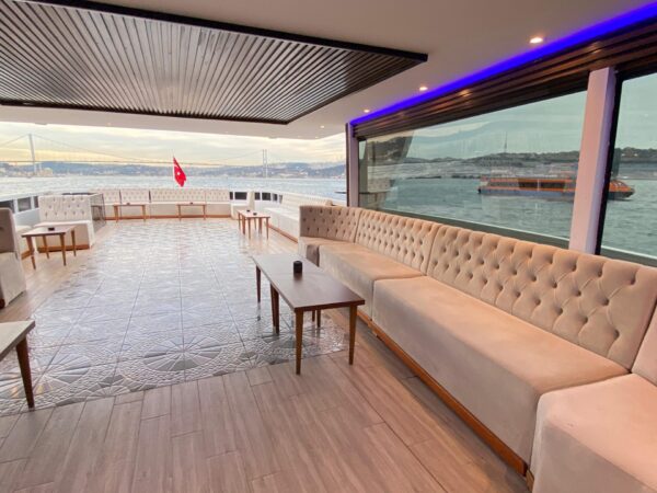 24-metre-50-kisi-Gezi-Teknesi-Istanbul-9 İstanbul Boğazında 50 Kişi Kiralık Gezi Teknesi