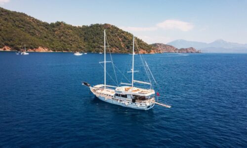 27 Metre 12 Kişi Jakuzili Kiralık Gulet Göcek