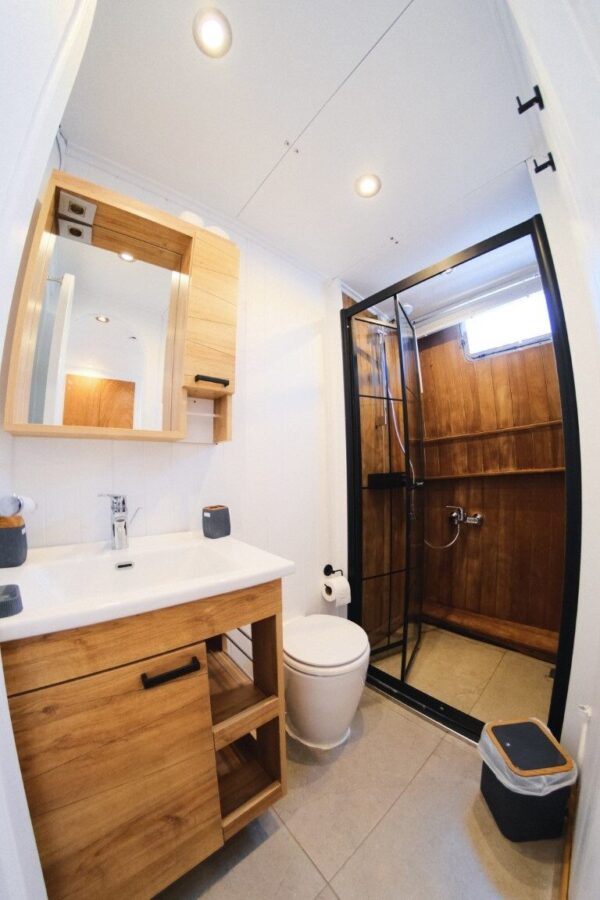 27 Metre 12 Kişi Jakuzili Kiralık Gulet Göcek (16) 27 Metre 12 Kişi Jakuzili Kiralık Gulet Göcek