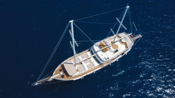 DCIM100MEDIADJI_0122.JPG 27 Metre 12 Kişi Jakuzili Kiralık Gulet Göcek