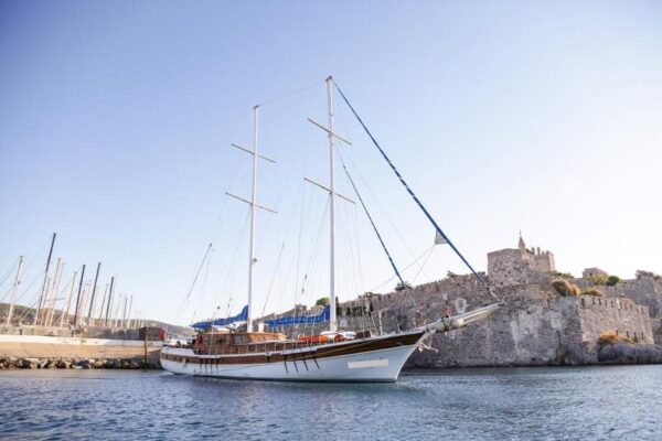30 Meter, 6 Cabin Gulet for Rent in Bodrum