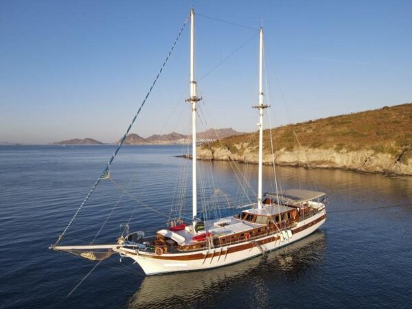 30-meter, 7-cabin gulet for rent in Bodrum.
