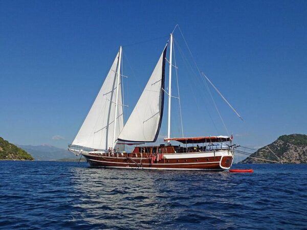 30-meter, 14-person gulet for rent in Bozburun