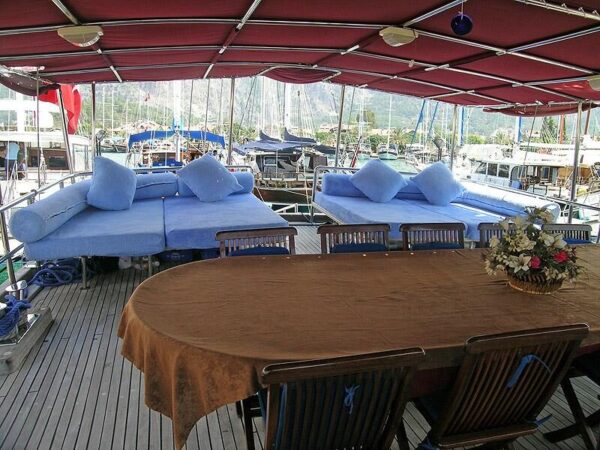 30-meter, 14-person gulet for rent in Bozburun