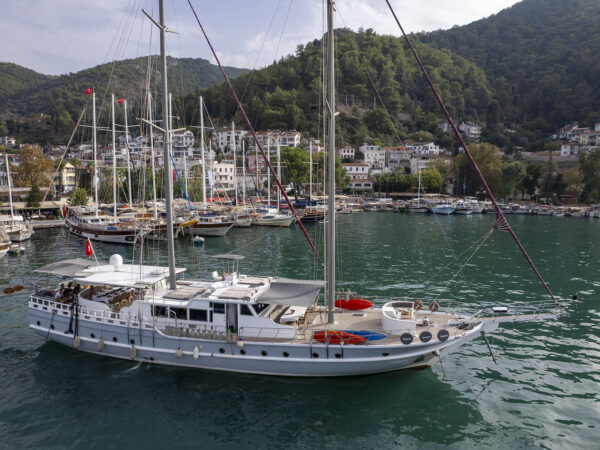 30 meter, 6 cabin Fethiye gulet charter - Part 1 30-meter, 12-person gulet for rent in Fethiye.