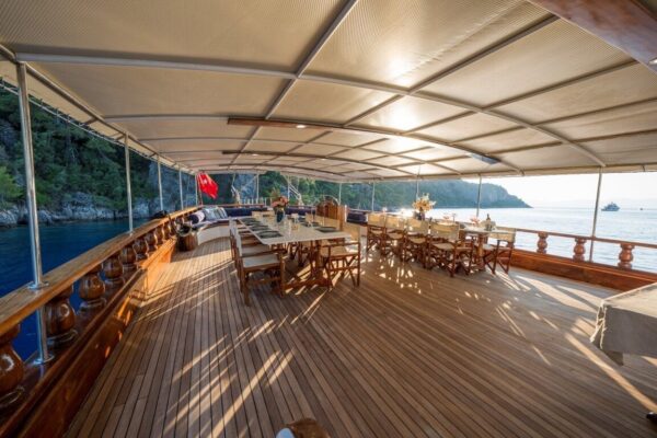 39 Metre 22 Kişi Fethiye Kiralık Delux Gulet