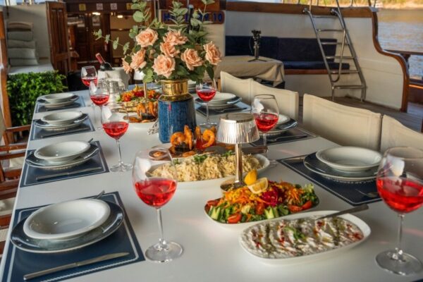 39 Metre 22 Kişi Fethiye Kiralık Delux Gulet