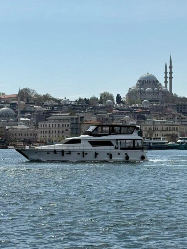 İstanbul 36 Kişi Kiralık Motoryat