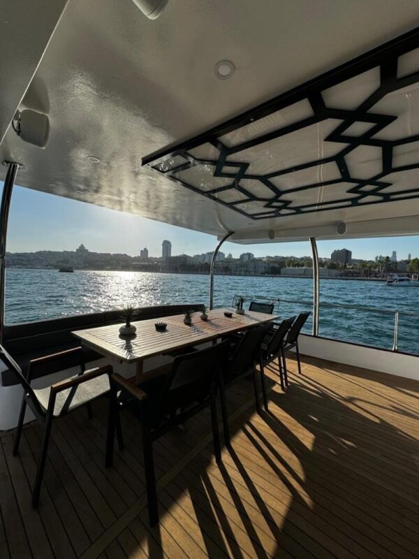 İstanbul 36 Kişi Kiralık Motoryat