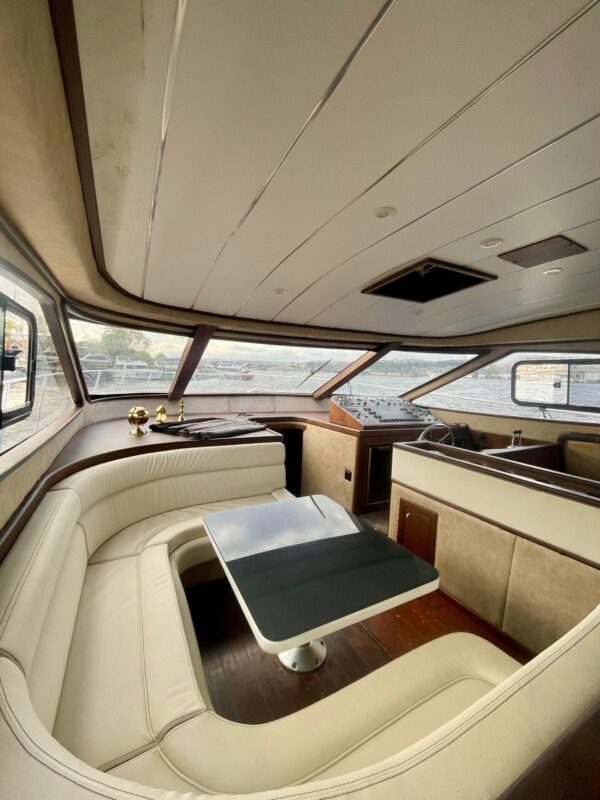 İstanbul Boğazında 12 Kişi Kiralık Motoryat