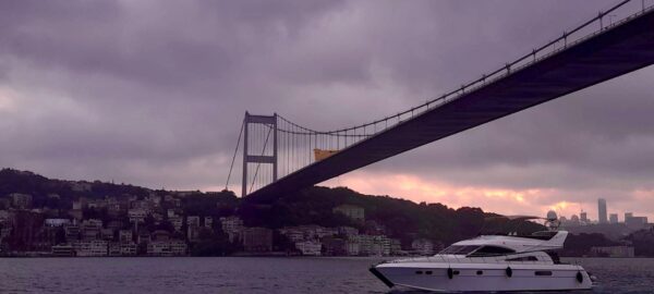 İstanbul Boğazında 12 Kişi Kiralık Motoryat