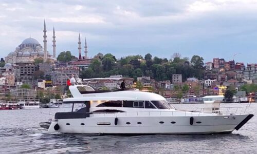 İstanbul Boğazında 15 Kişi Kiralık Lux Motoryat