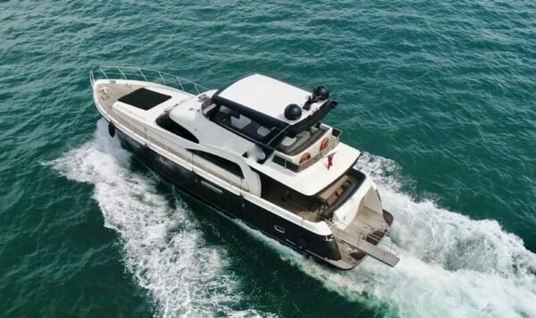 İstanbul Boğazında 20 Kişi Kiralık Motoryat-2 İstanbul Boğazında 20 Kişi Kiralık Motoryat