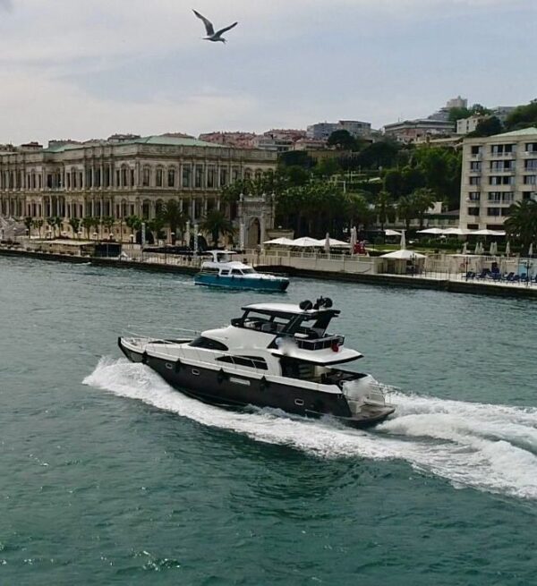 İstanbul Boğazında 20 Kişi Kiralık Motoryat-3 İstanbul Boğazında 20 Kişi Kiralık Motoryat