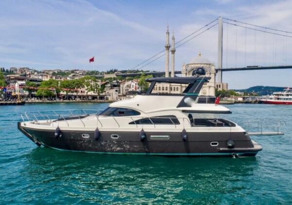 İstanbul Boğazında 20 Kişi Kiralık Motoryat-5 İstanbul Boğazında 20 Kişi Kiralık Motoryat