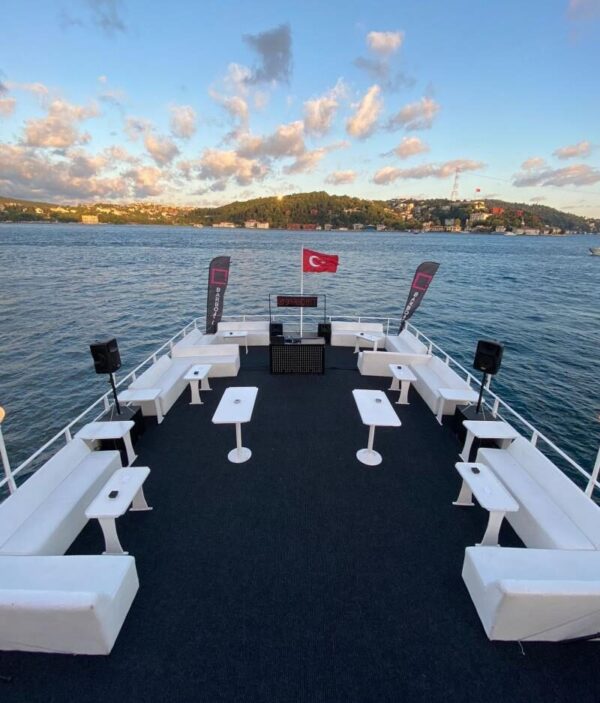 İstanbul Boğazında 22 Metre 120 Kişi Kiralık Davet Teknesi