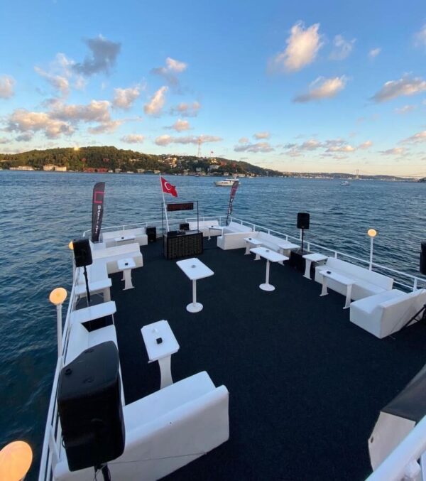 İstanbul Boğazında 22 Metre 120 Kişi Kiralık Davet Teknesi