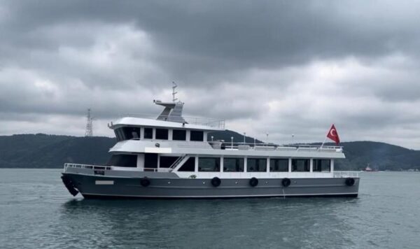 İstanbul Boğazında 22 Metre 120 Kişi Kiralık Davet Teknesi