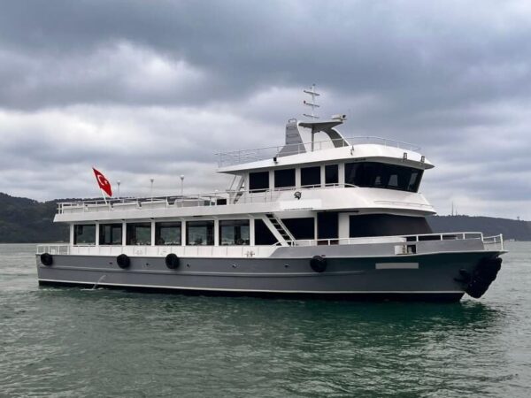 İstanbul Boğazında 22 Metre 120 Kişi Kiralık Davet Teknesi