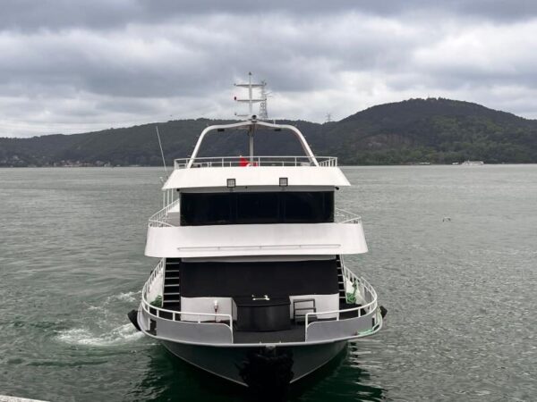 İstanbul Boğazında 22 Metre 120 Kişi Kiralık Davet Teknesi