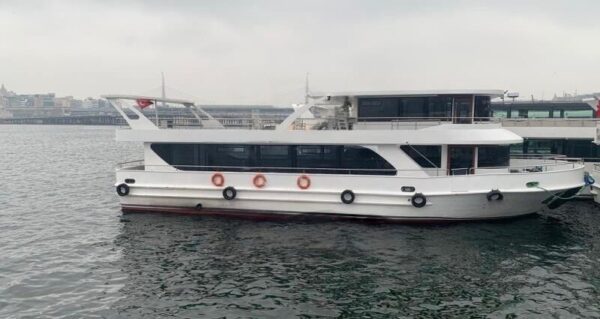 İstanbul Boğazında 24 Metre 150 Kişi Kiralık Davet Gemisi