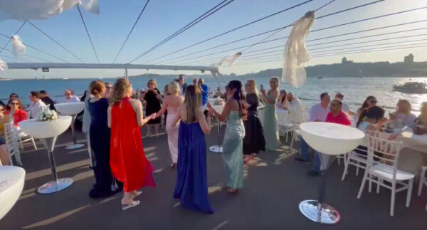 İstanbul Boğazında 24 Metre 150 Kişi Kiralık Davet Gemisi